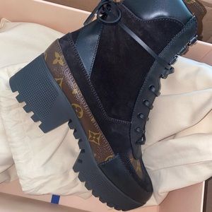 Sold‼️ Louis Vuitton LAUREATE PLATFORM DESERT BOOT